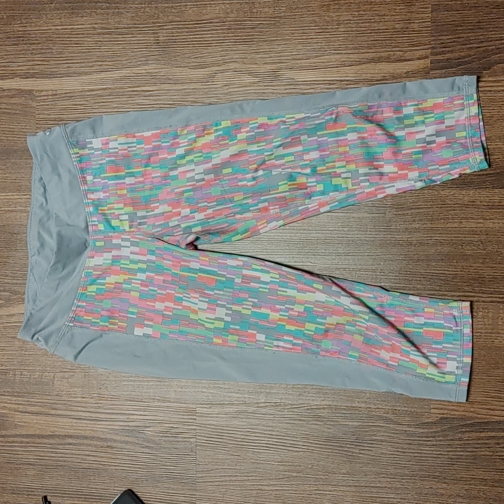 Athletic Leggings Light Gray Pink, Green and Purple Calf Length